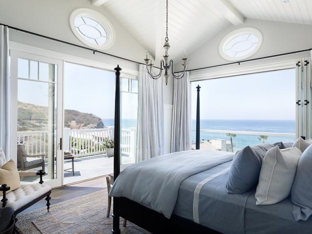 Bedroom Ocean View Poster Bed Idea